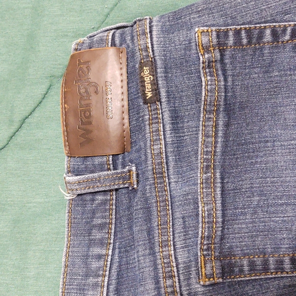 Wrangler straight fit jeans - Picture 3 of 6